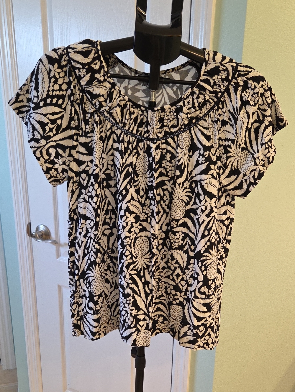 LOFT Black and White Floral Printed Short Sleeve Blouse
